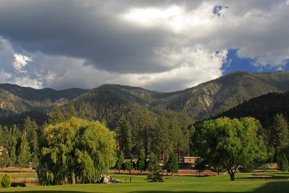 Fairway with mountain view at Pine Mountain Club golf course