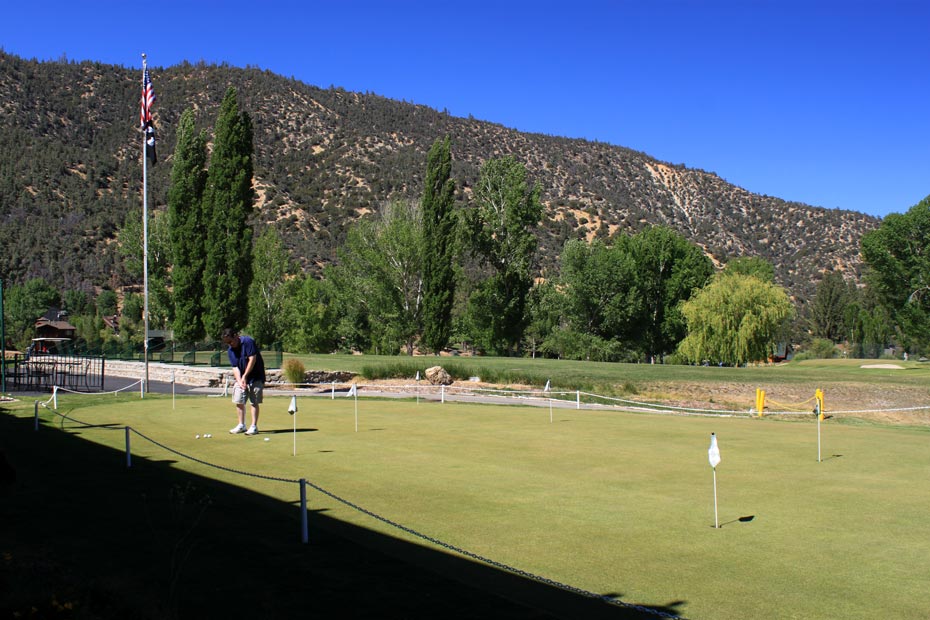 Practice green at Pine Mountain Club golf course