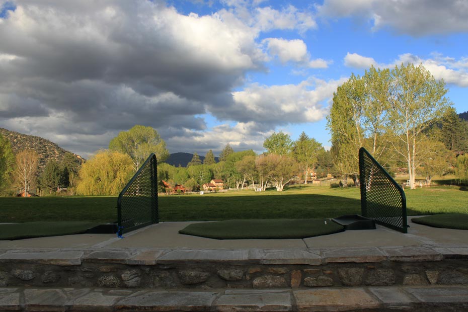 Putting green with shelter at Pine Mountain Club golf course