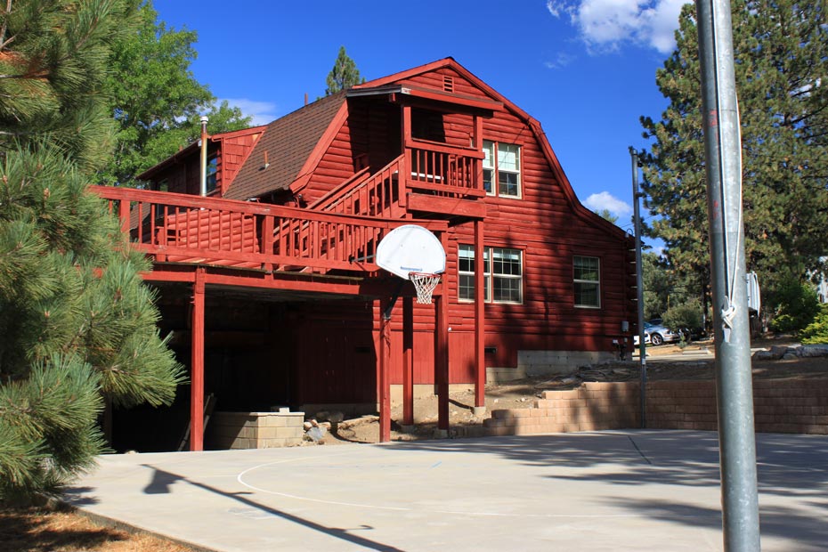 Red barn-style village building in Pine Mountain Club