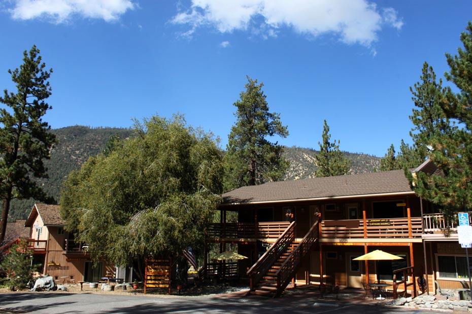 Restaurant patio and storefront in Pine Mountain Club village