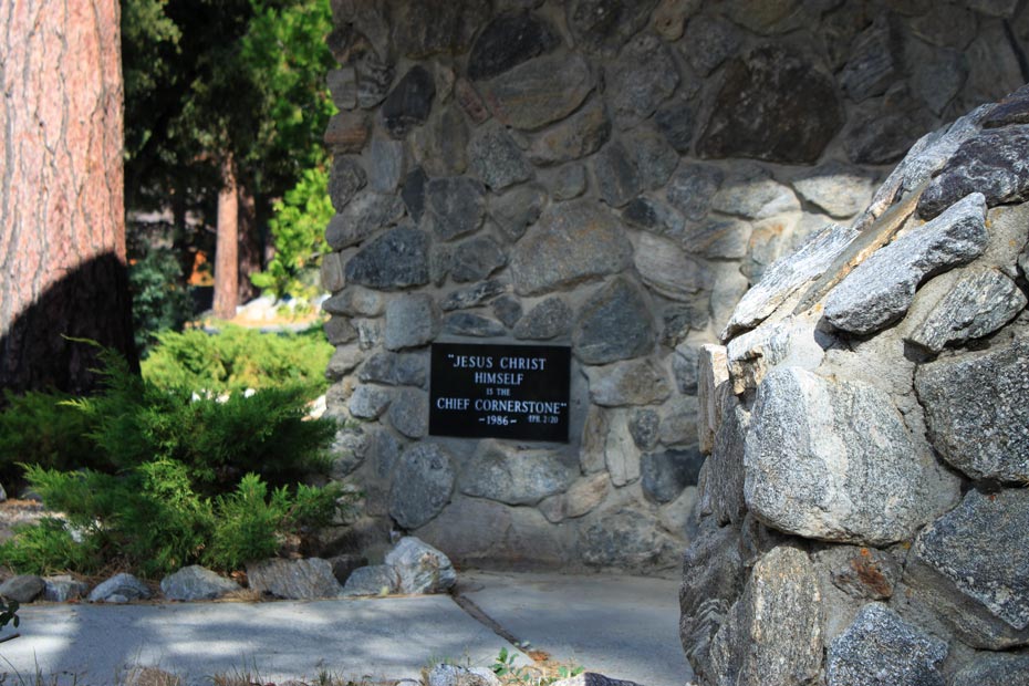 Rock wall and plaque detail in Pine Mountain Club village